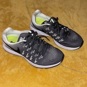 Nike Running Zoom Pegasus 33 Tennis Shoes